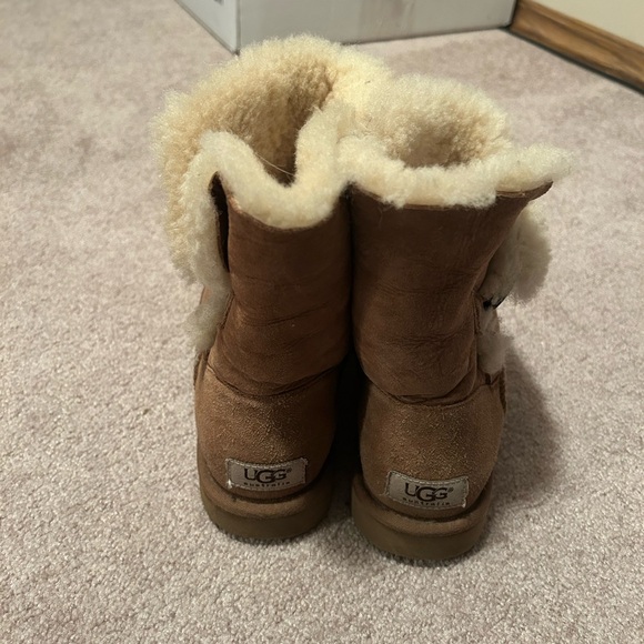 Chestnut Bailey Button Uggs size 6 - Picture 2 of 5